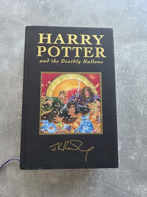 HARRY POTTER AND THE DEATHLY HALLOWS – DELUXE FIRST EDITION (BLOOMSBURY, 2007)