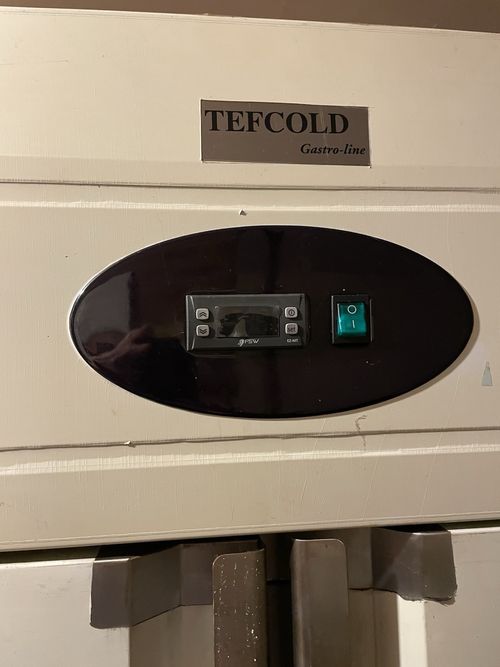 TEFCOLD RK1420 Reach-In Refrigerator 870L 2 Solid Doors 1 Section — image 2
