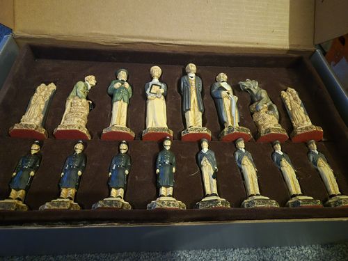 Studio Anne Charlton Sherlock Holmes Chess Set. Handcrafted — image 2