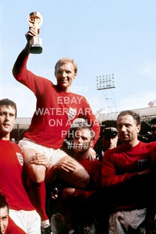 BOBBY MOORE ENGLAND 1966 WORLD CUP FINAL QUALITY PHOTO PRINT TROPHY TEAM