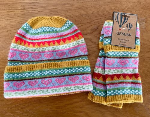 Gemjar Mustard Top Nordic Heart Winter Hat and Matching Fingerless Gloves — image 1