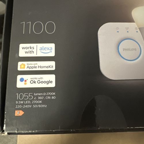 Philips Hue E27 1100lumens White Smart Starter Kit: 2 Bulbs + Bridge 🎄🎁 — image 4