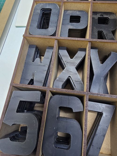 4D NUMBER PLATE LETTERS NUMBER PLATES/SIGNS self peel adhesive 3mm GLOSS BLACK — image 3