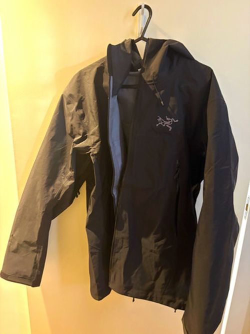 Arc'teryx Men's Black Beta SL Size M