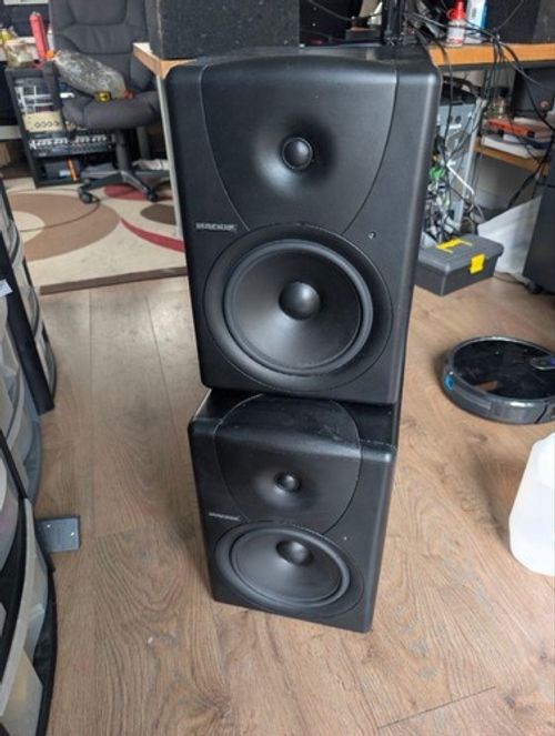 Mackie MR8 Powered Studio Speakers (Pair) good condition