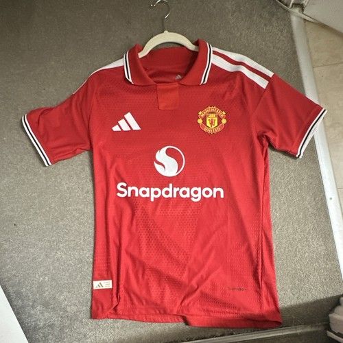 adidas Manchester United Home Shirt B. Fernandes 8 Red Short Sleeve Size S