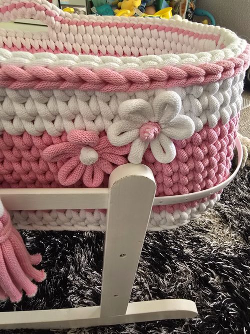 Pink & White Oval Moses Basket with Rocking Stand, Floral Theme for Girls — image 2