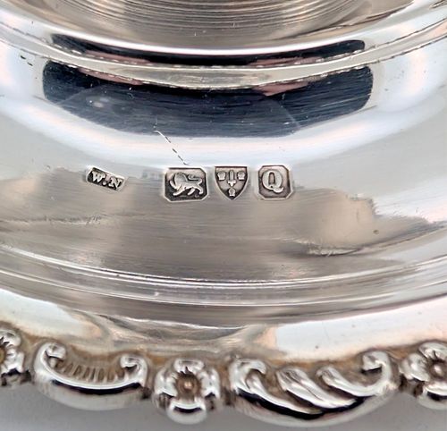 VICTORIAN SOLID SILVER COMBINATION CHAMBER STICK - CHESTER 1899 BY WILLIAM NEALE — image 15