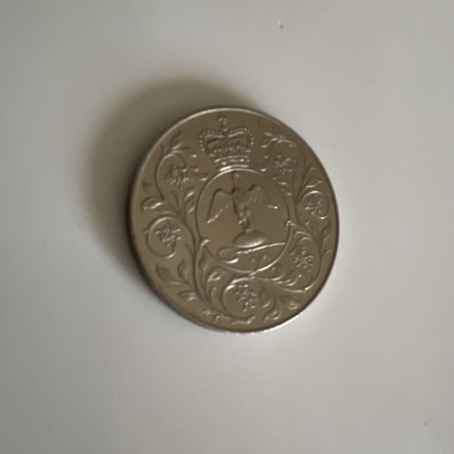 Queen Elizabeth II 1977 Silver Jubilee Commemorative Crown Coin — image 1