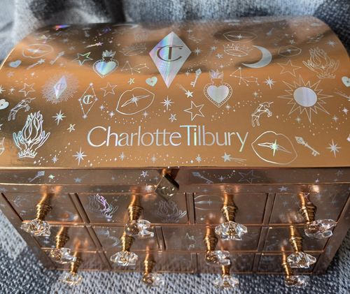 Charlotte Tilbury Beauty Advent Treasure Chest  Gold Case, Full Size Items  — image 5