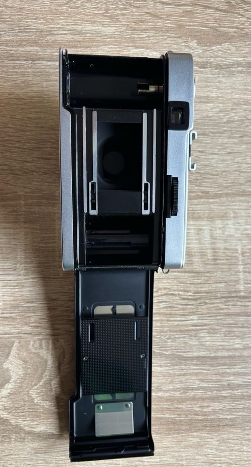 Olympus Trip 35 35mm Film Camera Silver with Lens Cap + Kodak Film x2 — image 6