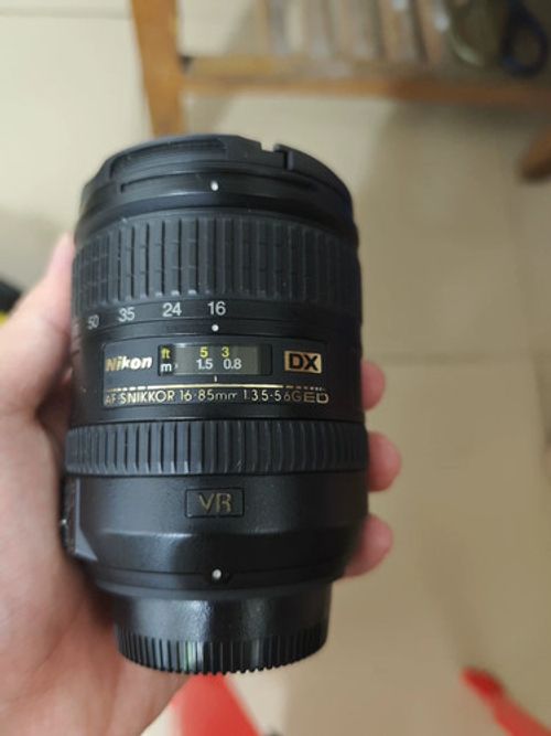 Nikon AF-S DX Nikkor 16-85mm f/3.5-5.6G ED VR Lens w/ Caps