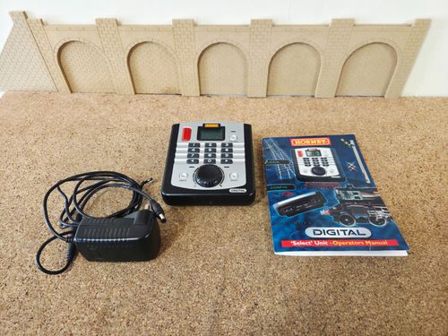 HORNBY RAILWAYS OO GAUGE R8213 SELECT DIGITAL CONTROLLER & TRANSFORMER FREE POST — image 1