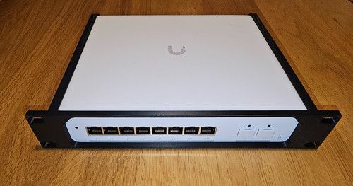 Ubiquiti UniFi Pro XG 8 PoE 10" 1U Rack Mount (USW-Pro-XG-8-PoE)