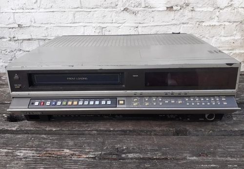 Vintage Rare Sharp VC-9700H VCR VHS Turns On/Faulty/Doesn't take tape in — image 2