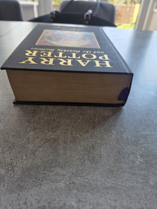 HARRY POTTER AND THE DEATHLY HALLOWS – DELUXE FIRST EDITION (BLOOMSBURY, 2007) — image 3