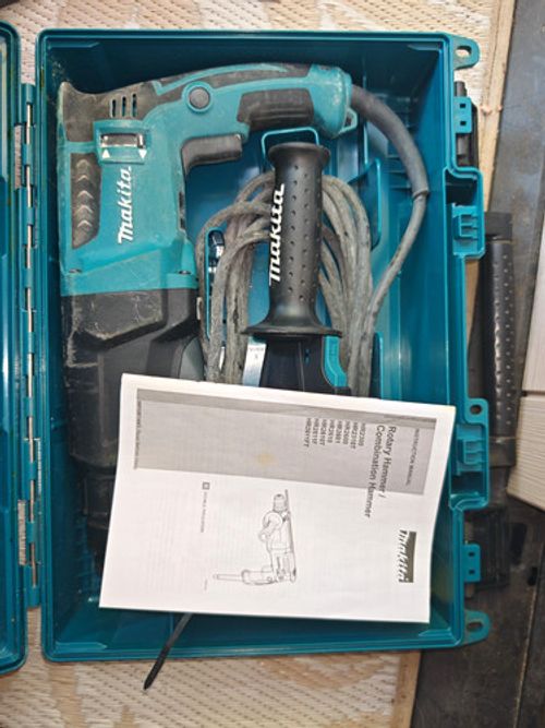 Makita HR2610 110V Corded Rotary Hammer Drill with Carry Case
