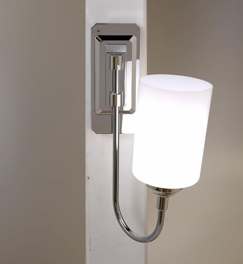 Smart Sconce Battery Operated Wall Light with Remote Control — image 6