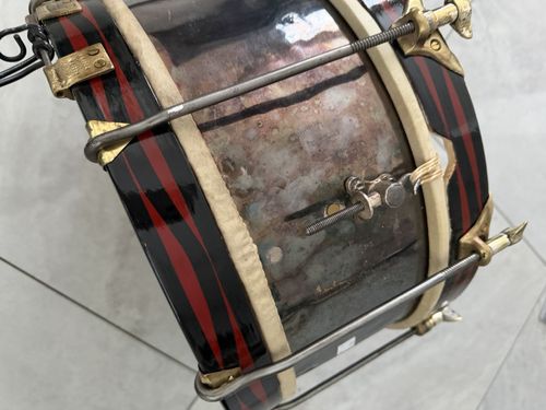 Antique marching snare drum . — image 5