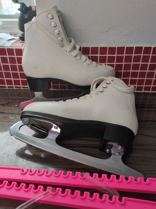 Risport Etolie Ice Skates Figure Skates Size EU 37 UK Size 4.5 With Pink Guards