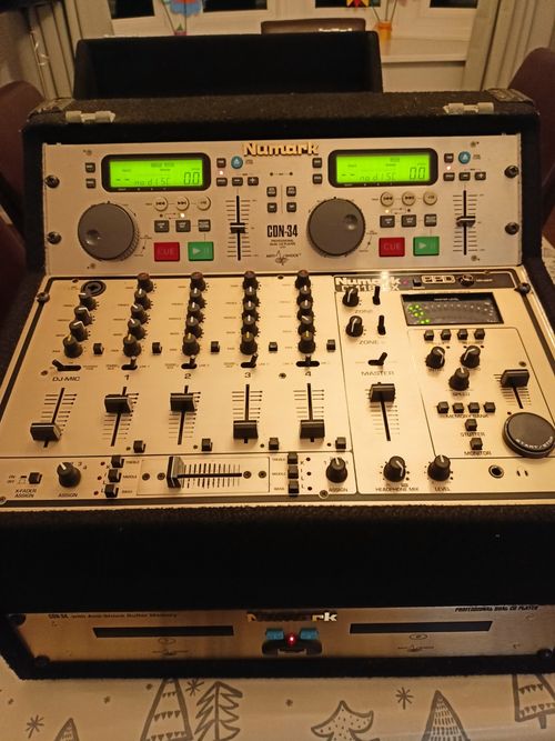Classic DJ unit with Numark CDN-34 and DM1885X - Complete With Carry Case — image 1
