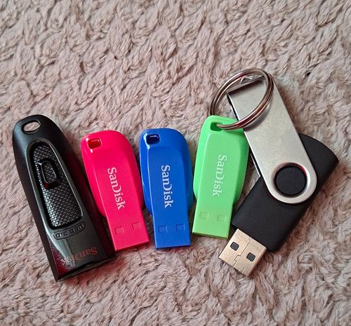 DJ House Music Usb 90s Feel Good Hits And Remixs 32GB USB 3.0 Flash Drive