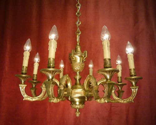 Elegant French 8-Light Classical Chandelier in Solid Brass Ø 30" — image 5