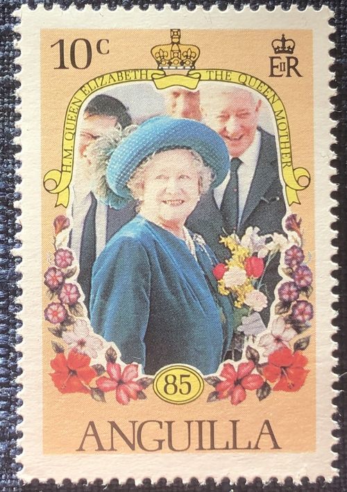 QUEEN MOTHER  -- STAMPS --   LIFE AND TIMES. --  PLUS THREE  MINI SHEETS — image 15