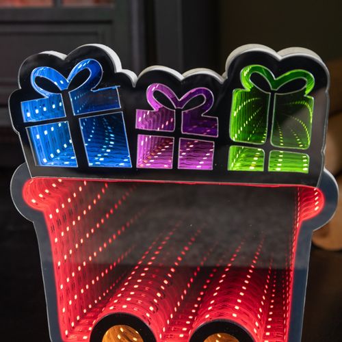 70cm Light up Infinity Christmas Train with 2 Carriages and Multi-Coloured LEDs — image 8