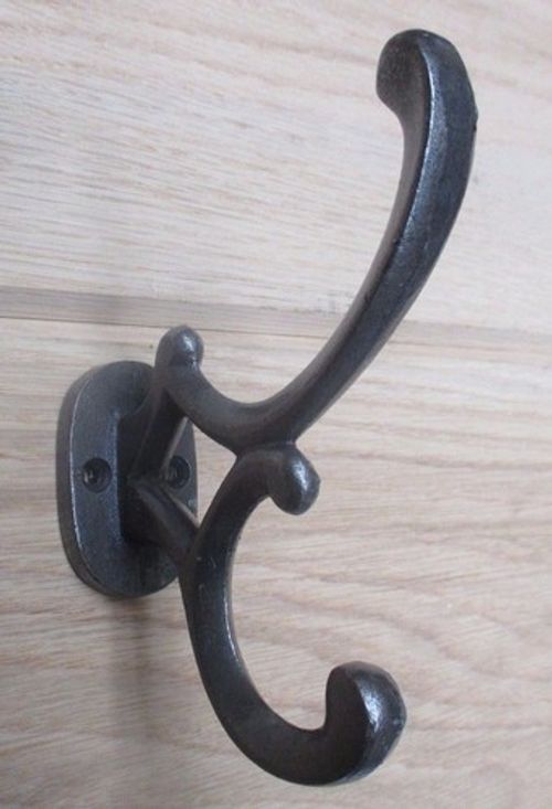 CAST IRON OLD STYLE INDUSTRIAL VINTAGE RUSTIC IRON COAT HOOKS 