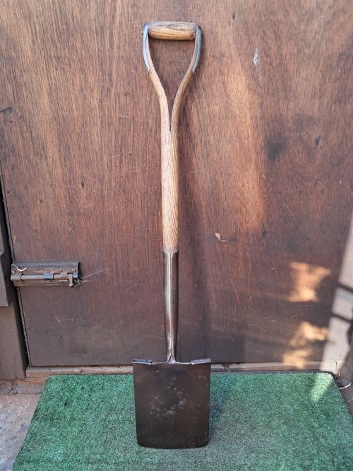 Vintage Elwell Garden Spade Garden Border Spade Tool Wooden Y Handle. (#403) — image 2