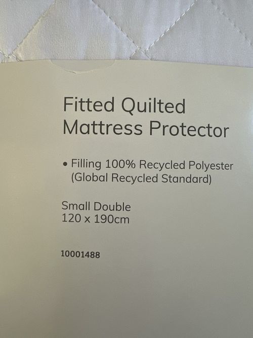 Fitted Quilted Mattress Protector Small Double 120 x 190cm White Recycled — image 2