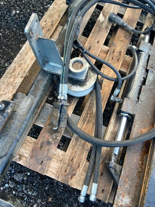 Hydraulic Pallet Forks Side shift for forklift / loader / skidsteer  — image 7