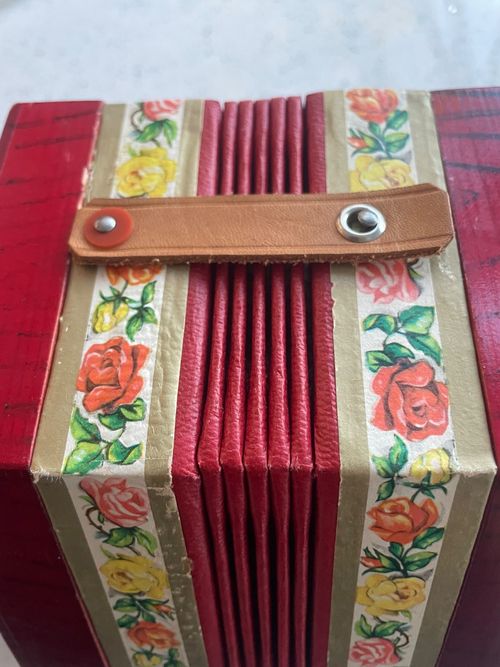 20 BUTTON SCHOLER GERMAN DEMOCRATIC REPUBLIC CONCERTINA WITH BOX  — image 5