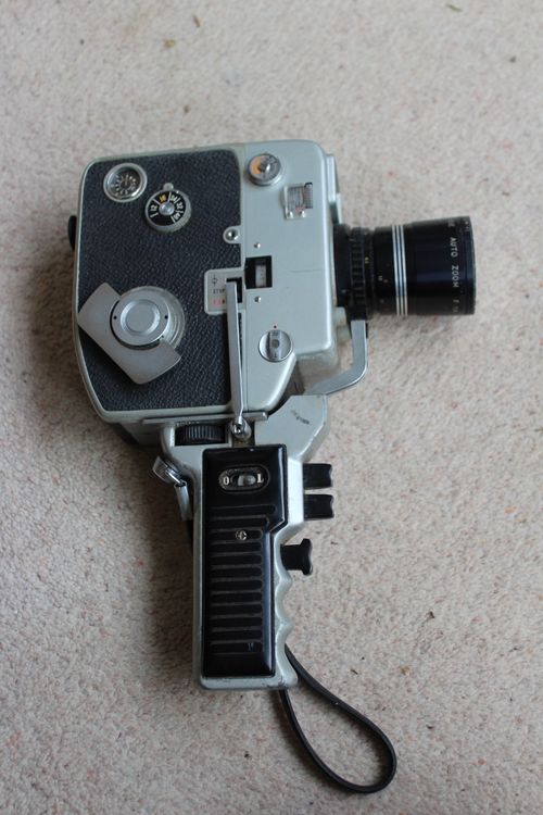 Cinemax 85E Auto Zoom Vintage Movie Camera  untested but motor runs — image 6