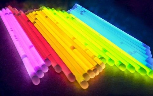 100 Glow Sticks Flashing Multicolour Glow in Dark Glowstick Party Favors Gifts