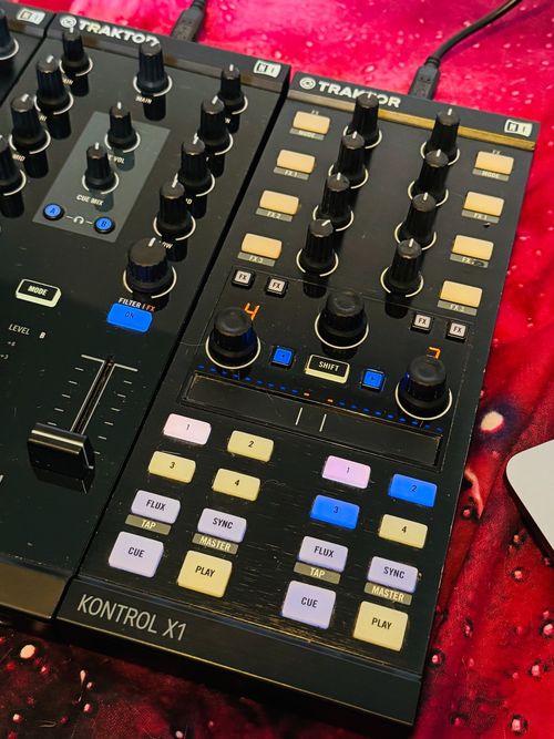 Native Instruments Traktor Kontrol Z1 + X1 MK1 + F1 DJ Controller Bundle — image 8