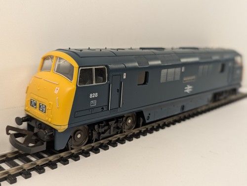 Lima OO Gauge Class 42 Warship D828 Magnificent Diesel Locomotive BR Blue