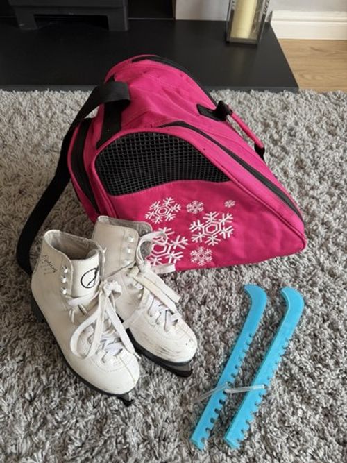 SFR Galaxy Figure Ice Skates – UK Size 4 + Pink Skate Bag & Guards