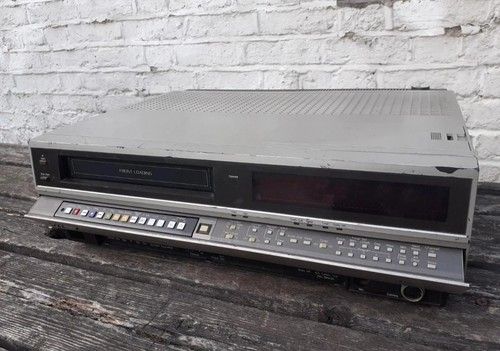 Vintage Rare Sharp VC-9700H VCR VHS Turns On/Faulty/Doesn't take tape in