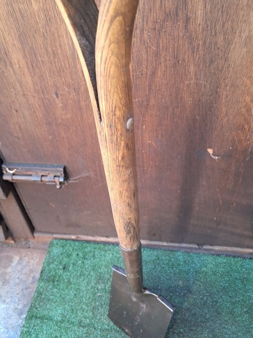 Vintage Elwell Garden Spade Garden Border Spade Tool Wooden Y Handle. (#403) — image 8