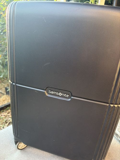 Hard Samsonite Roller Spinner Suitcase Black with Built in TSA Lock & 4 wheels — image 6