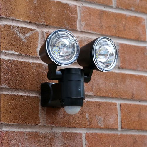 Battery LED PIR Motion Sensor Security Outdoor Twin Adjustable Wall Flood Light — image 2