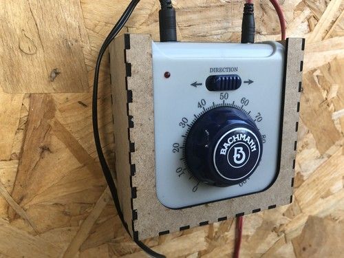 A Handy Holder for the Bachmann 44211 Controller - easy to use and fit