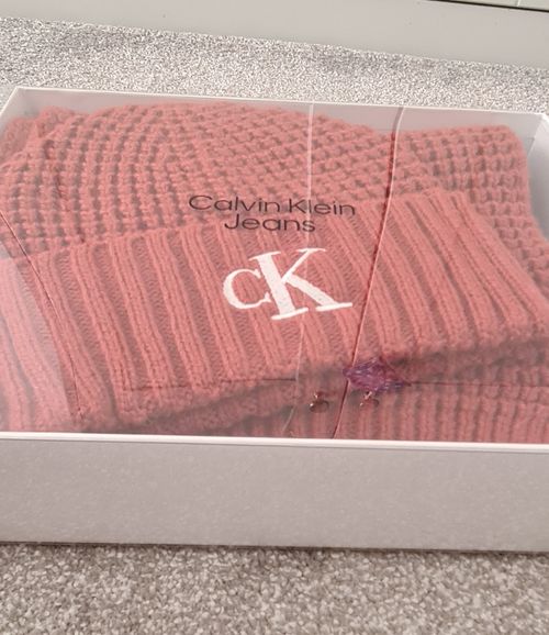 Calvin Klein Jeans Women’s 2pc Knit Beanie & Scarf Set Embroidered Logo Rust OS — image 10