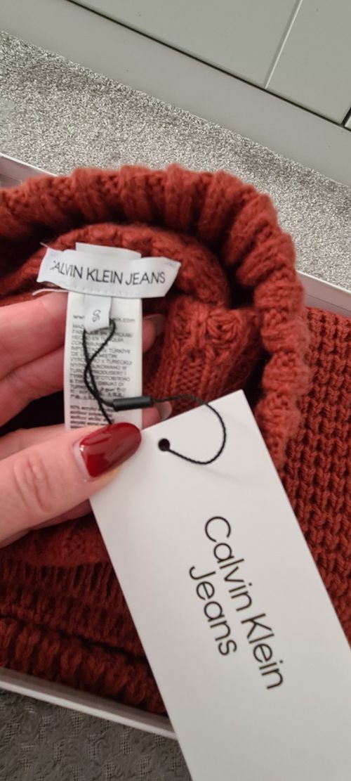 Calvin Klein Jeans Women’s 2pc Knit Beanie & Scarf Set Embroidered Logo Rust OS — image 5
