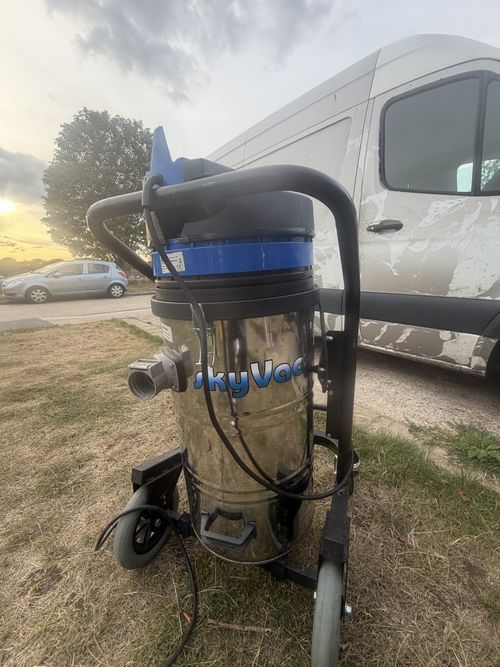 SkyVac gutter vacuum — image 10