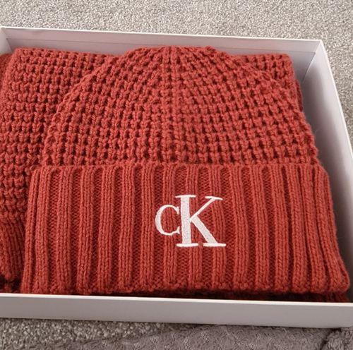 Calvin Klein Jeans Women’s 2pc Knit Beanie & Scarf Set Embroidered Logo Rust OS — image 3