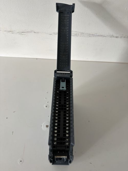 SIEMENS SIMATIC 6ES7522-5HH00-0AB0 Digital Output Module — image 3
