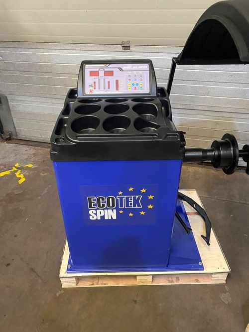 Slightly Damaged Tyre Changer and Wheel Balancer Package. — image 3